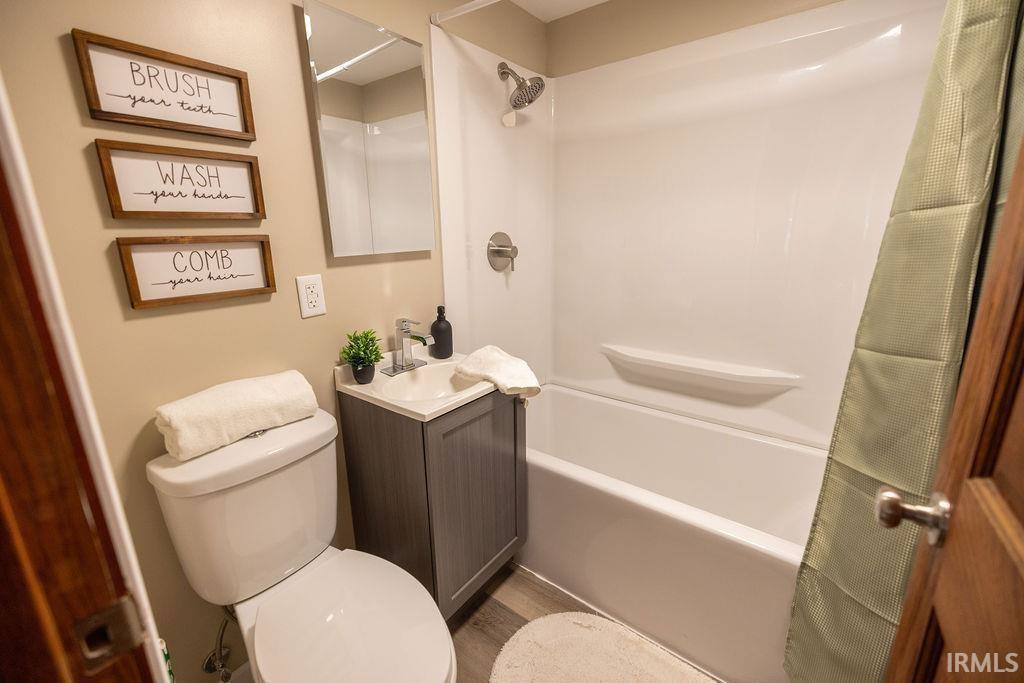 1612 S Lindell Drive, Yorktown, IN 47396