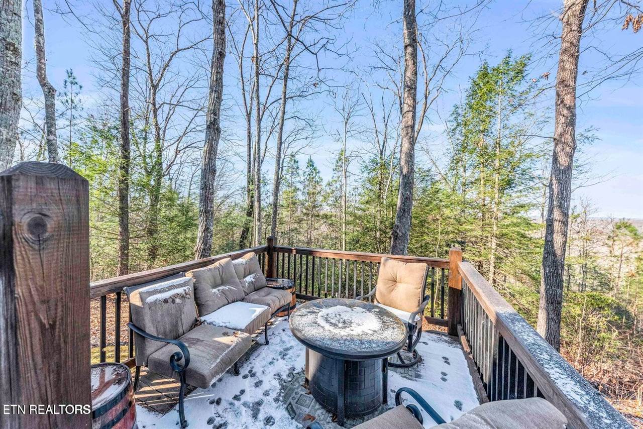 390 John J Smith Rd, Oneida, TN 37841