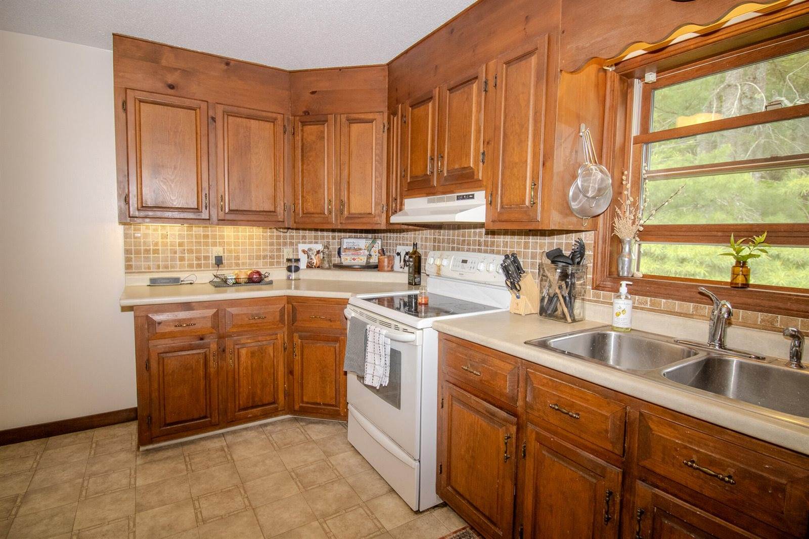 189 Stetson Road East, Levant, ME 04456