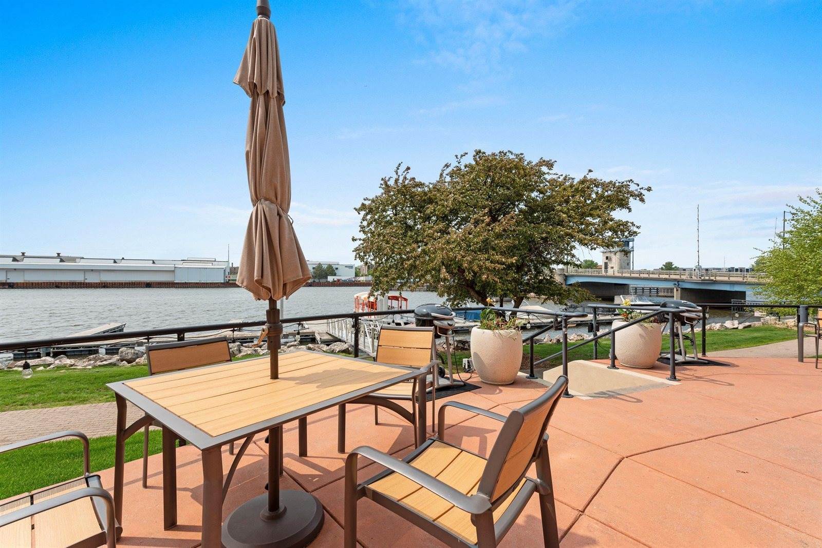 118 South Washington Street, Green Bay, WI 54301