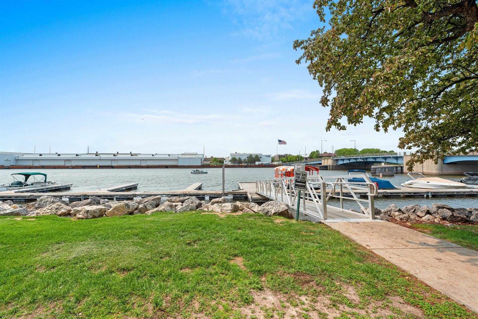 118 South Washington Street, Green Bay, WI 54301