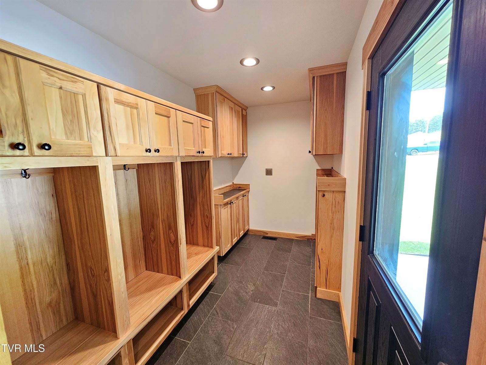 27337 Rich Valley Road, Abingdon, VA 24210