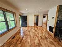 27337 Rich Valley Road, Abingdon, VA 24210