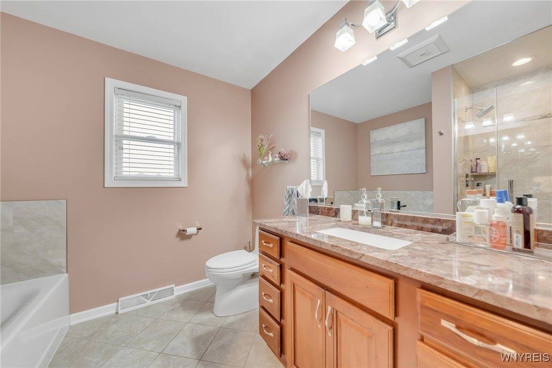 3906 Ontario Drive, Wheatfield, NY 14120