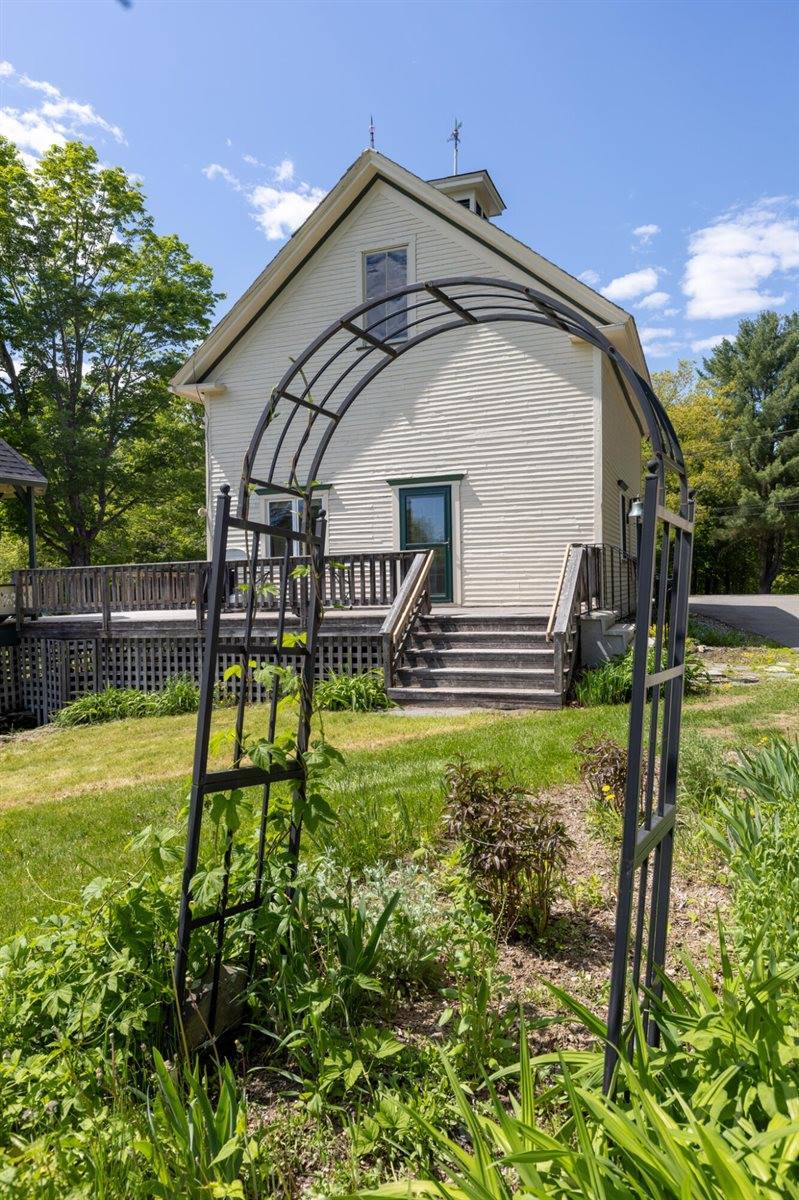 34 Mcphetres Road, Sangerville, ME 04479