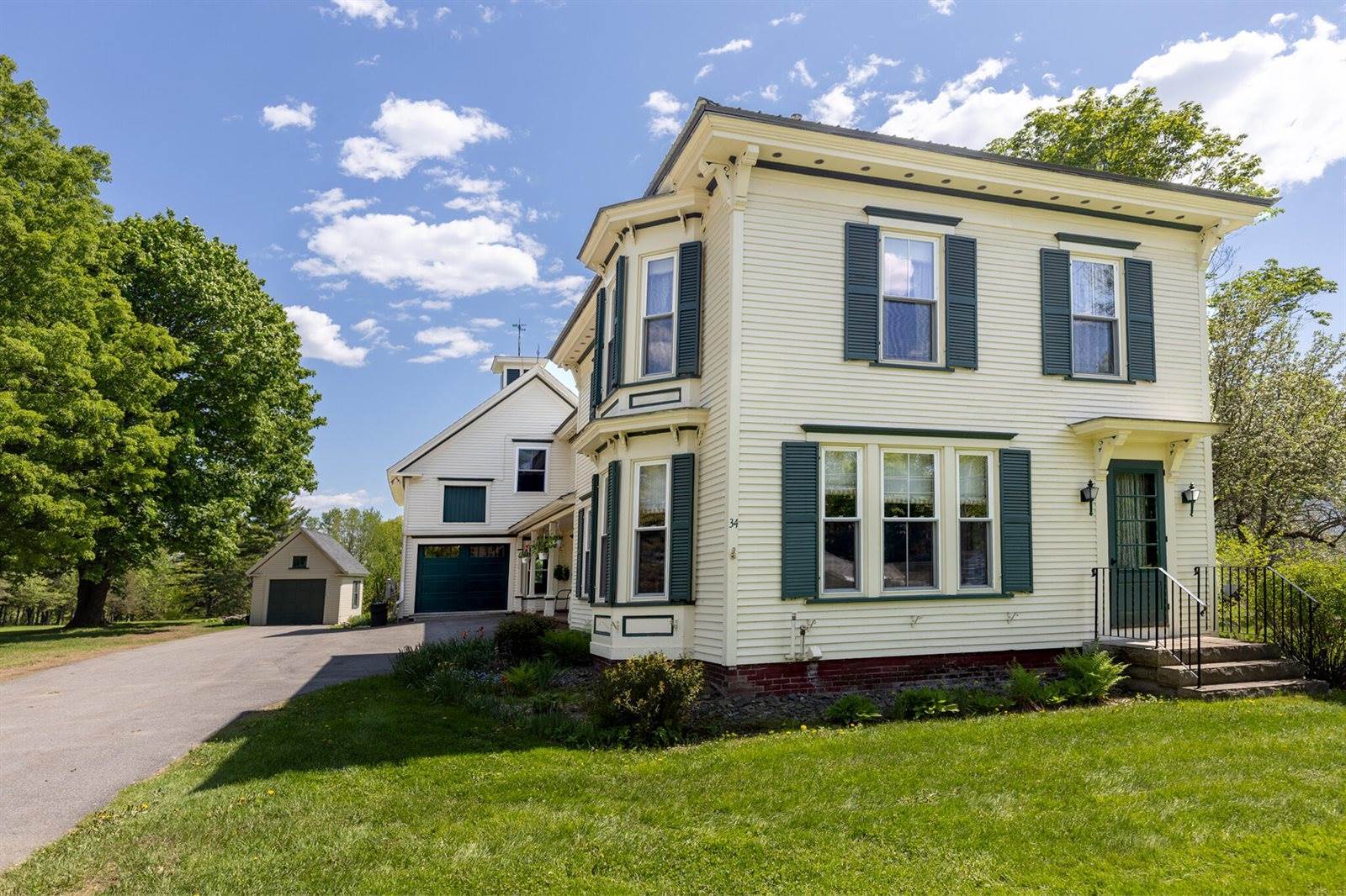 34 Mcphetres Road, Sangerville, ME 04479