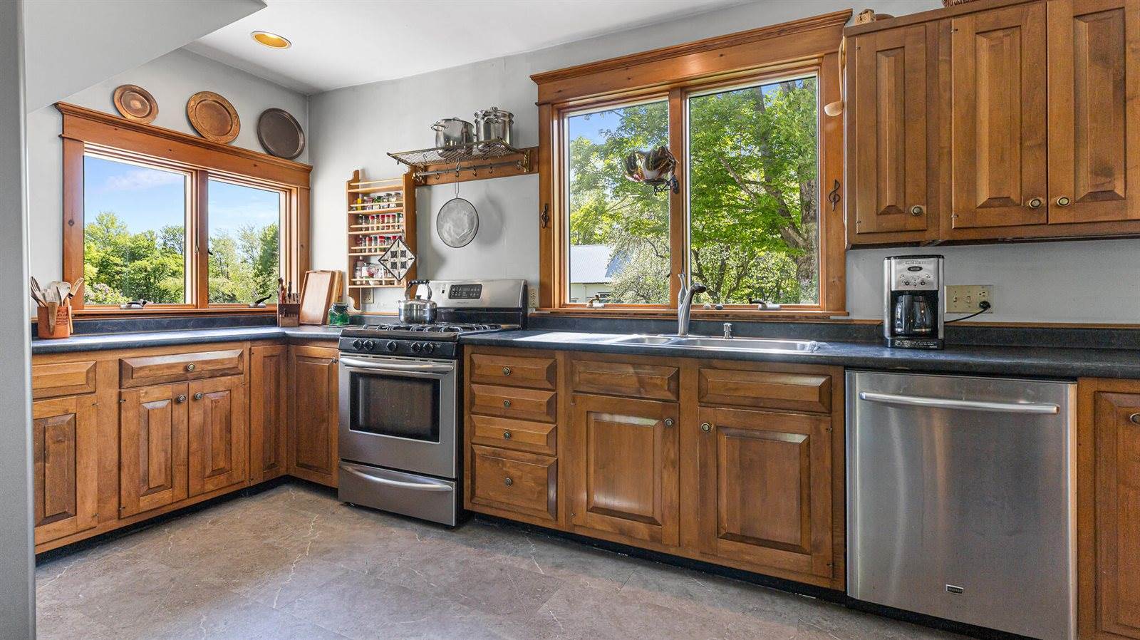 34 Mcphetres Road, Sangerville, ME 04479