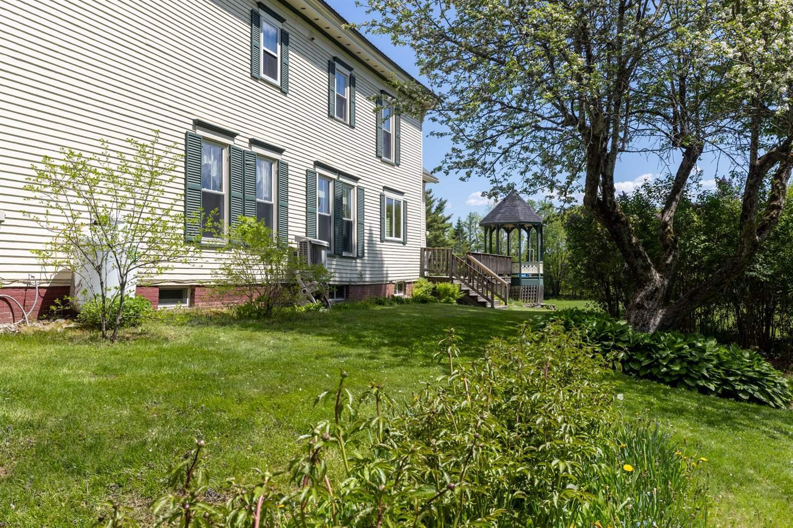 34 Mcphetres Road, Sangerville, ME 04479