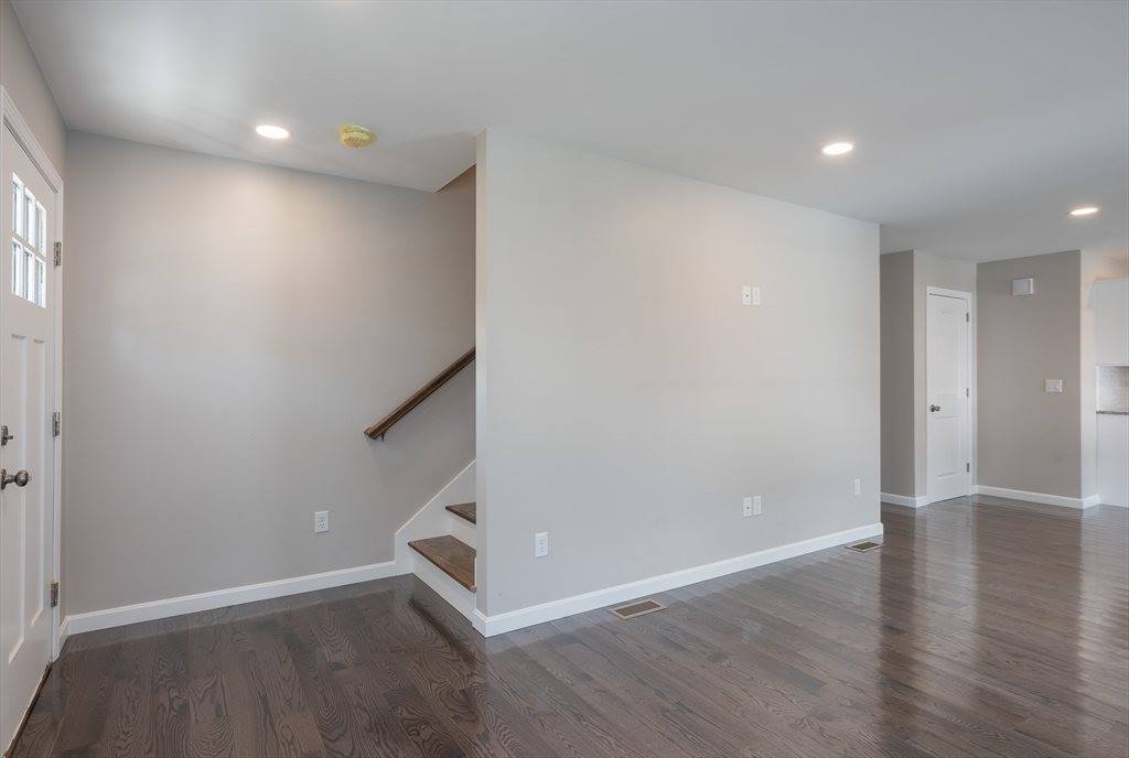 42-44 Harvey St, Springfield, MA 01119