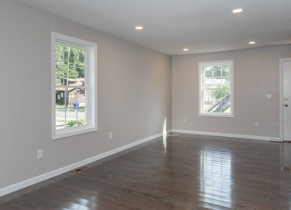 42-44 Harvey St, Springfield, MA 01119