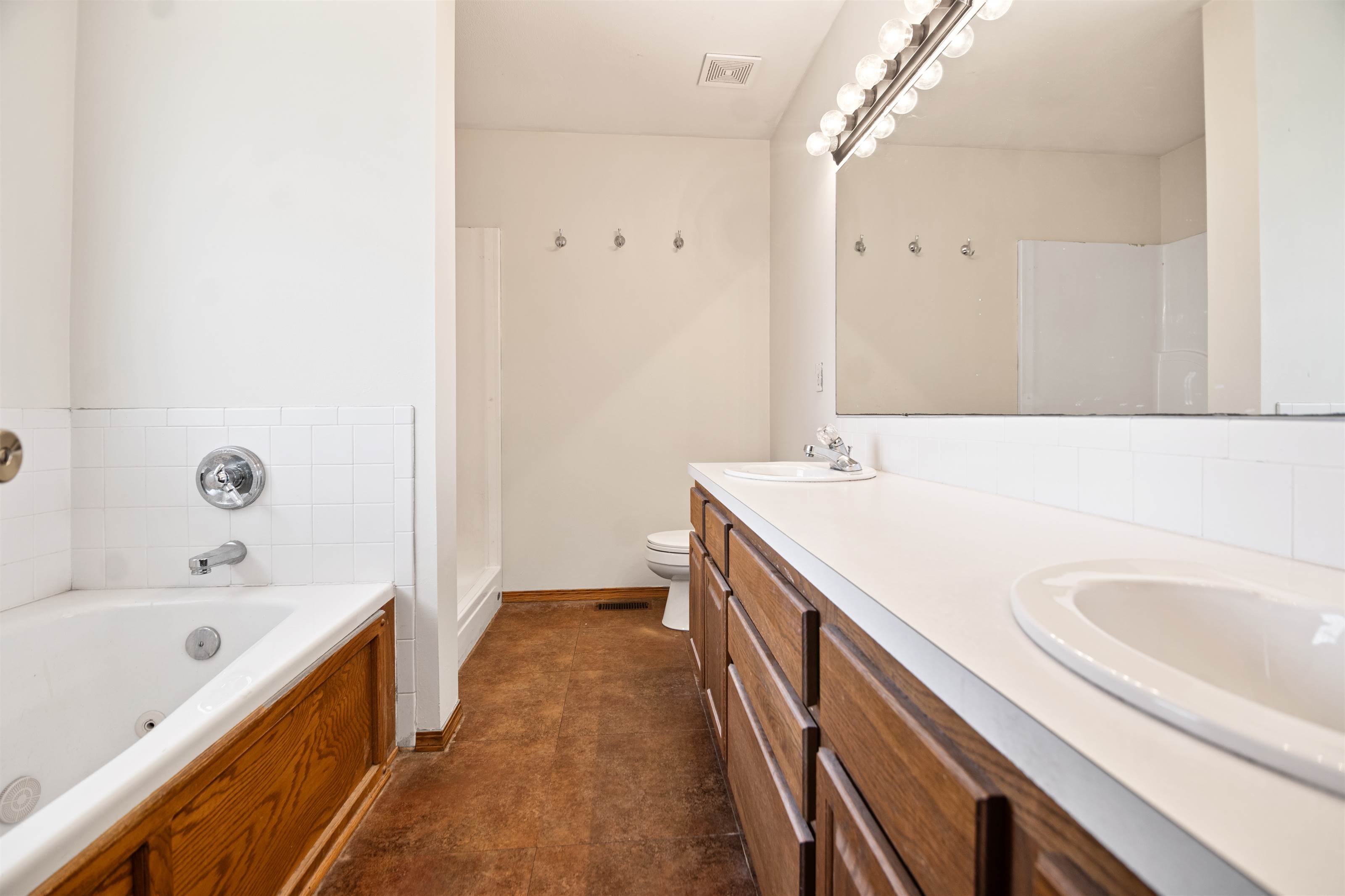 11818 West Dora St, Wichita, KS 67209