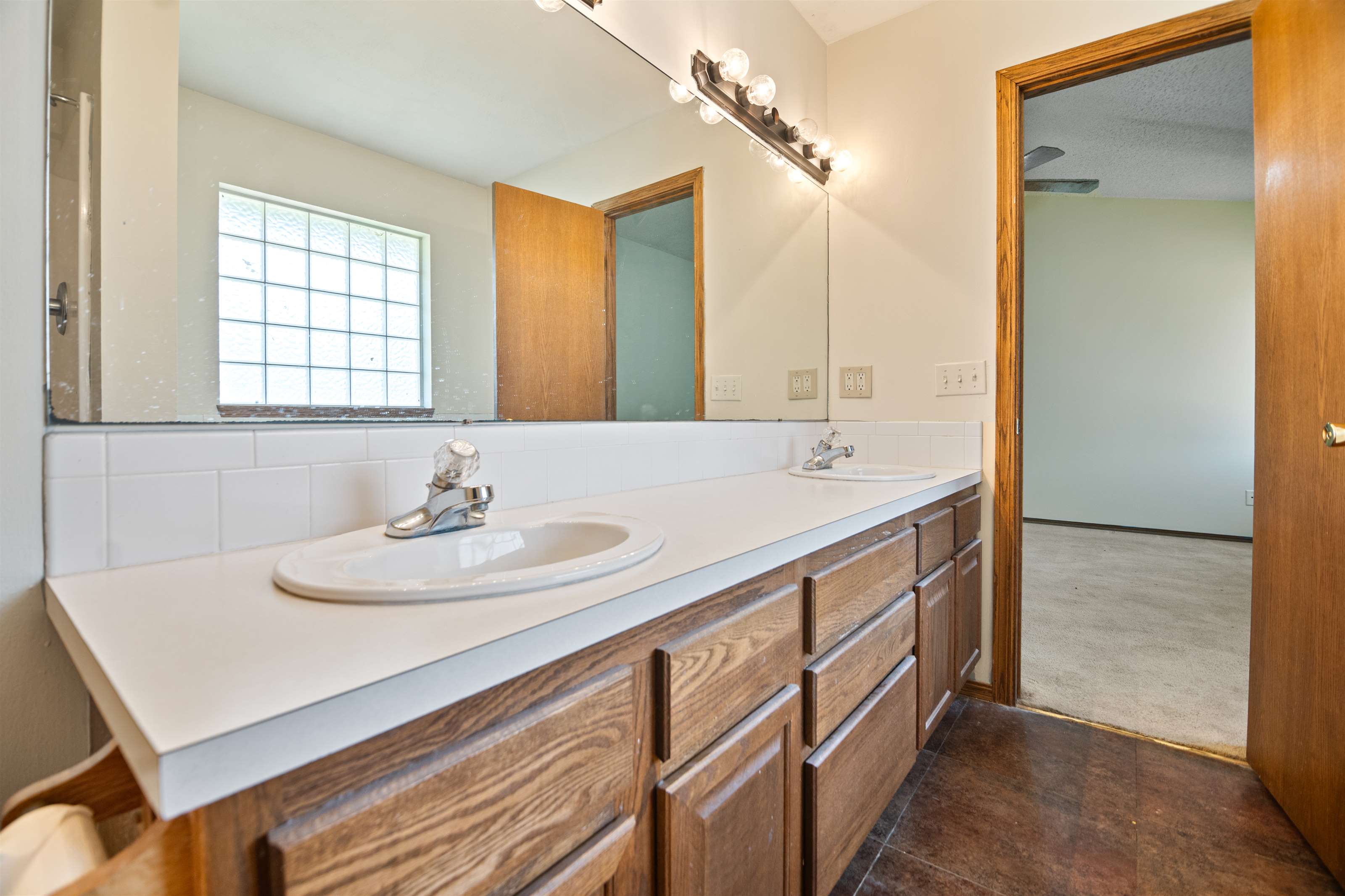 11818 West Dora St, Wichita, KS 67209