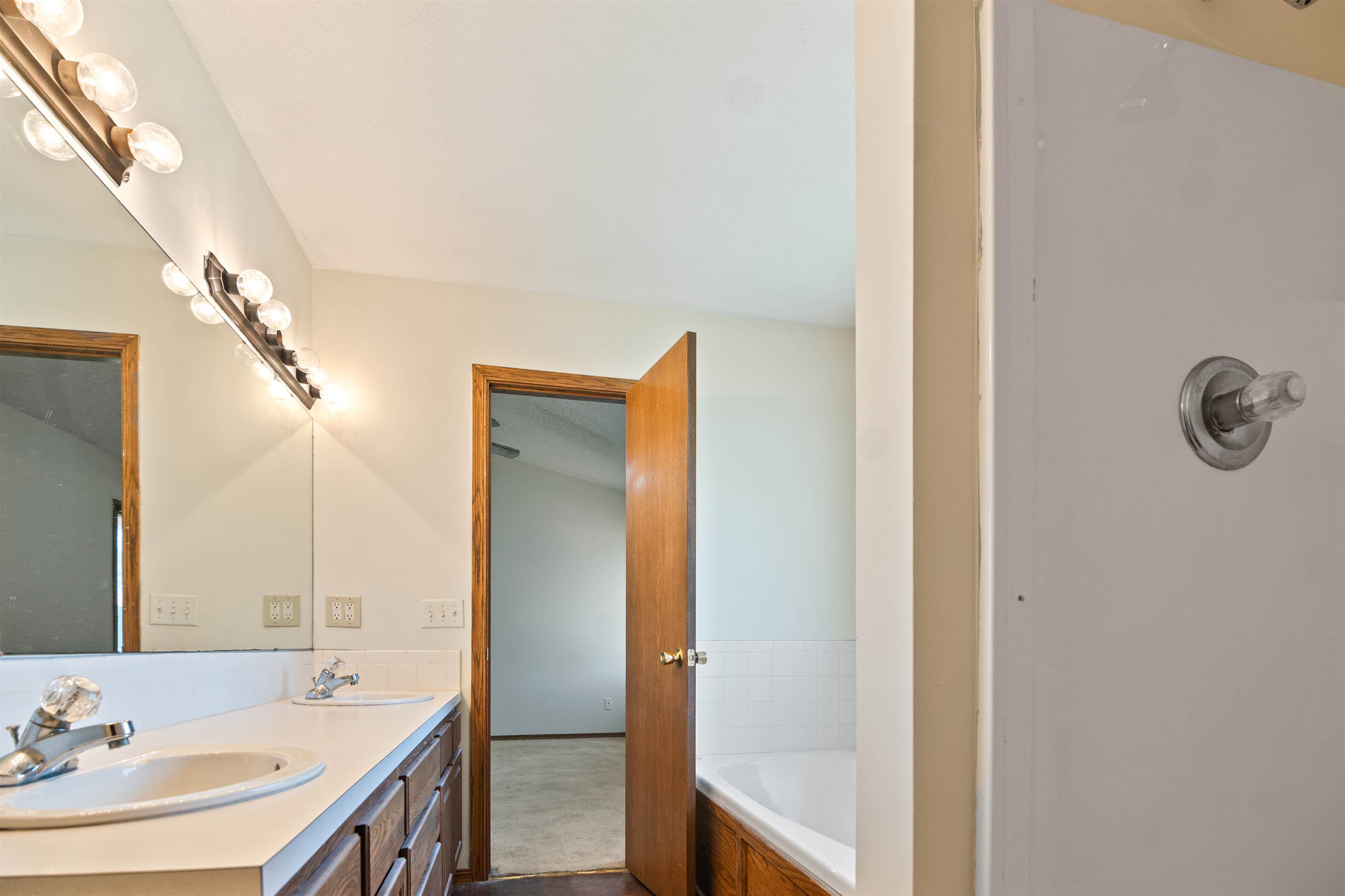 11818 West Dora St, Wichita, KS 67209