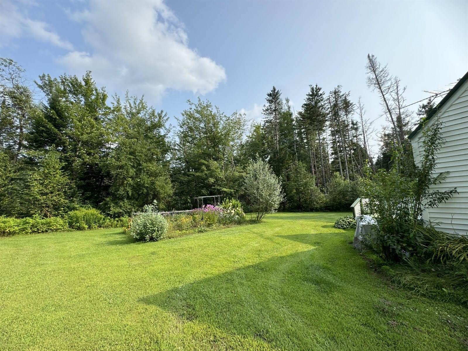 18 Gales Road, Abbot, ME 04406