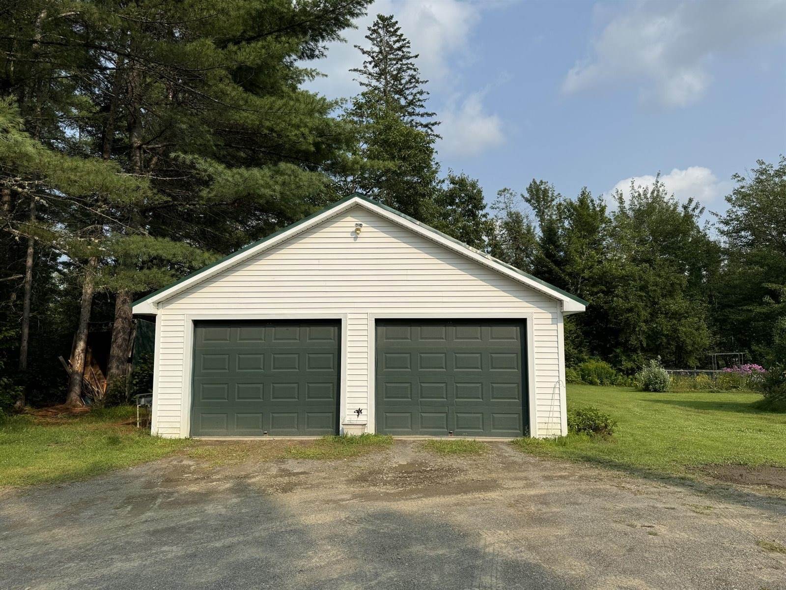 18 Gales Road, Abbot, ME 04406