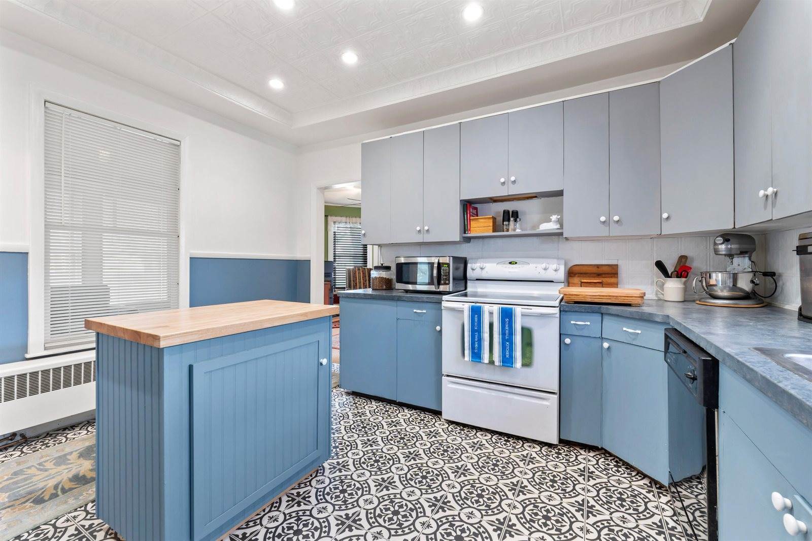 10 Hollingsworth Street, Winslow, ME 04901