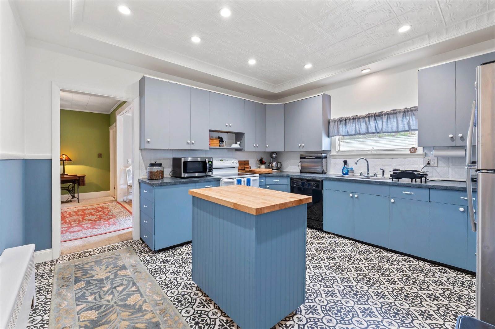 10 Hollingsworth Street, Winslow, ME 04901