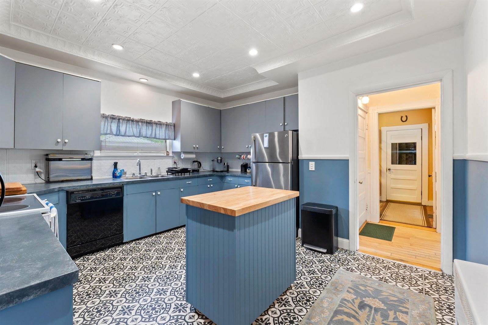 10 Hollingsworth Street, Winslow, ME 04901