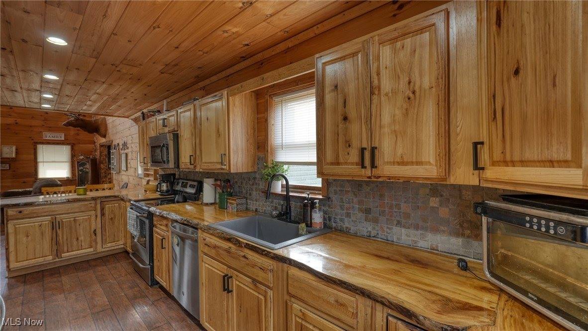 8498 Euga Road, Newcomerstown, OH 43832