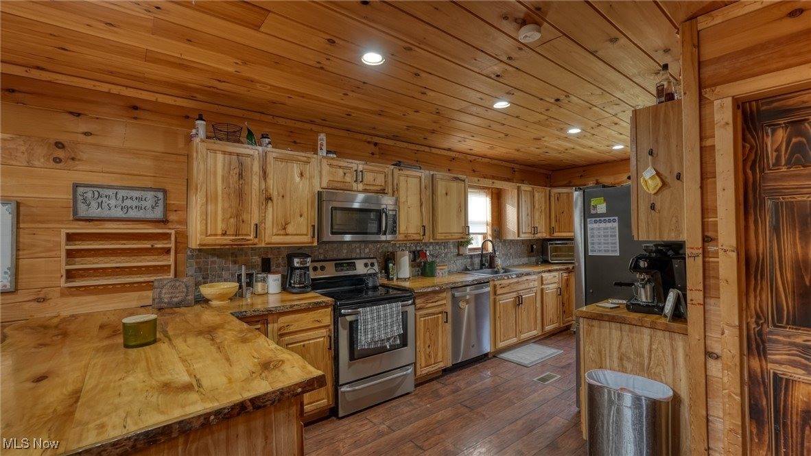 8498 Euga Road, Newcomerstown, OH 43832