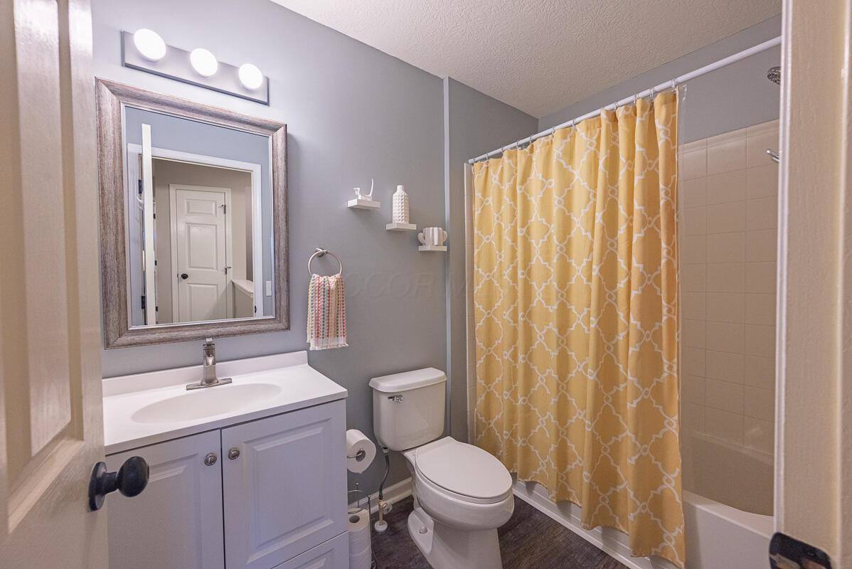 7553 Daisy Lane, Lewis Center, OH 43035