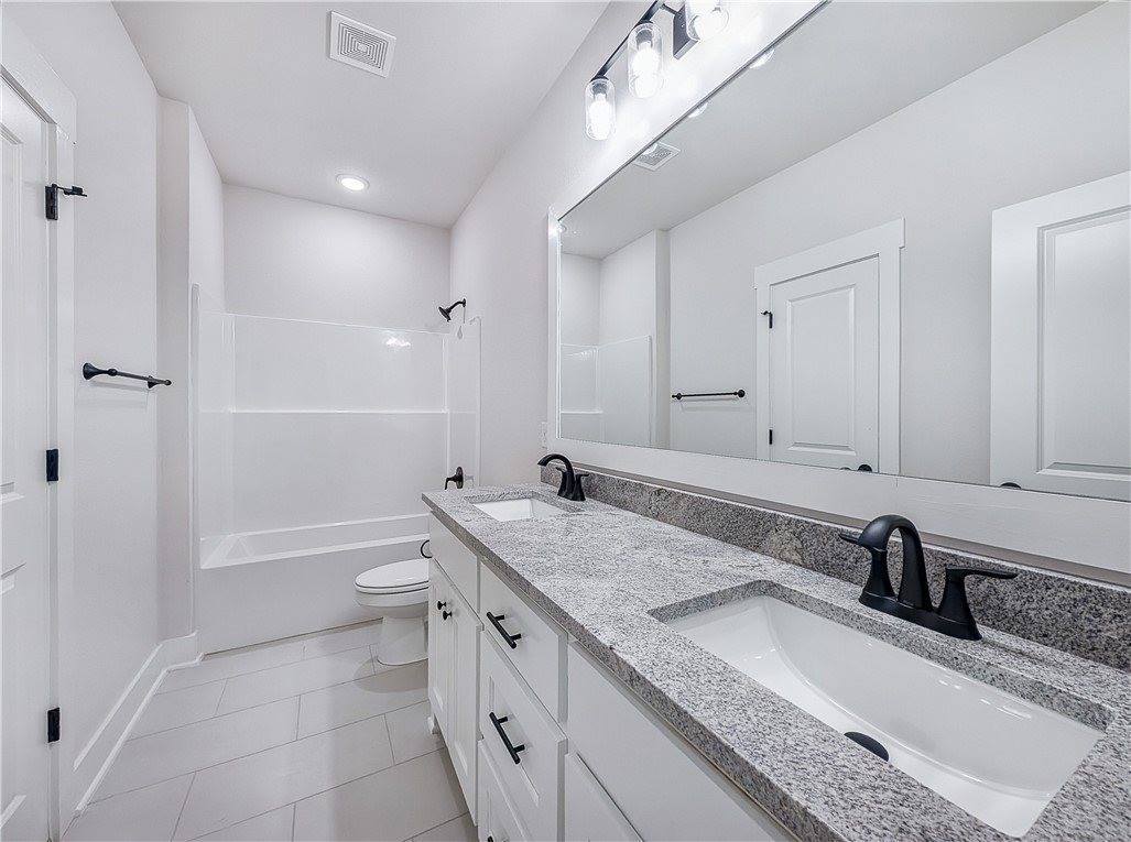 13 Epping Drive, Bella Vista, AR 72714