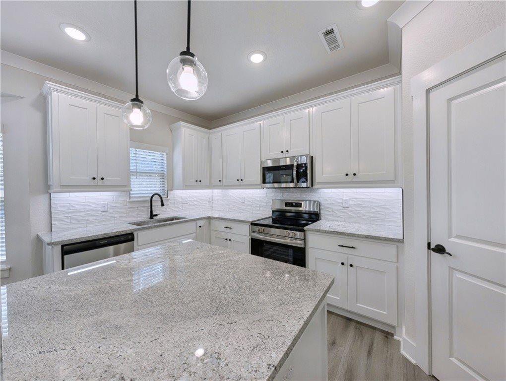 13 Epping Drive, Bella Vista, AR 72714