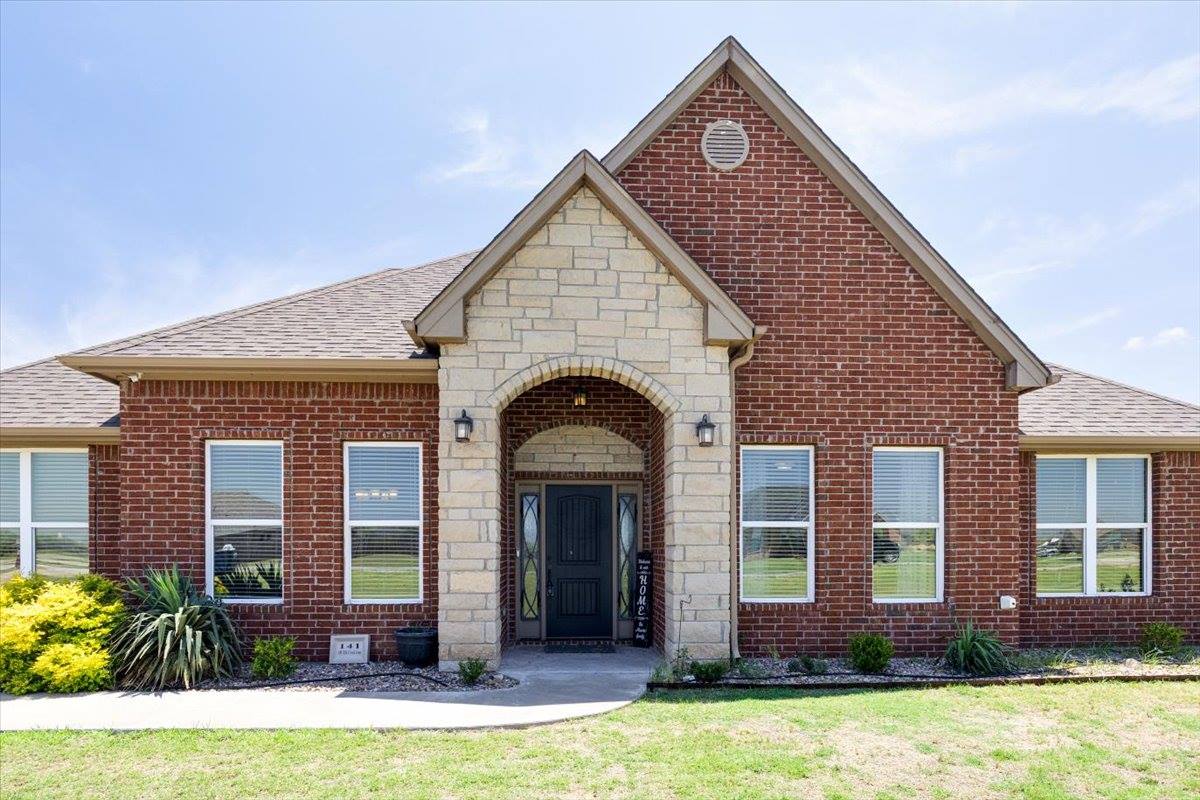 141 SW Elk Creek Loop, Cache, OK 73527
