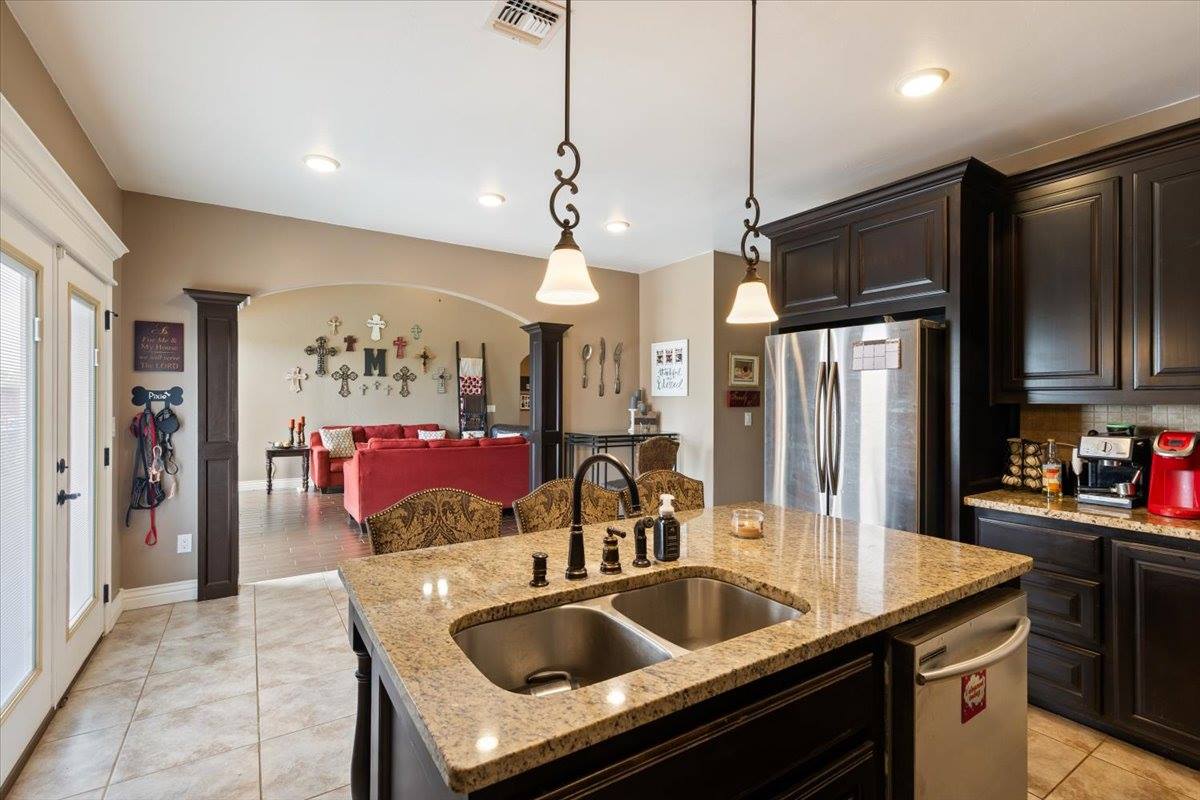 141 SW Elk Creek Loop, Cache, OK 73527