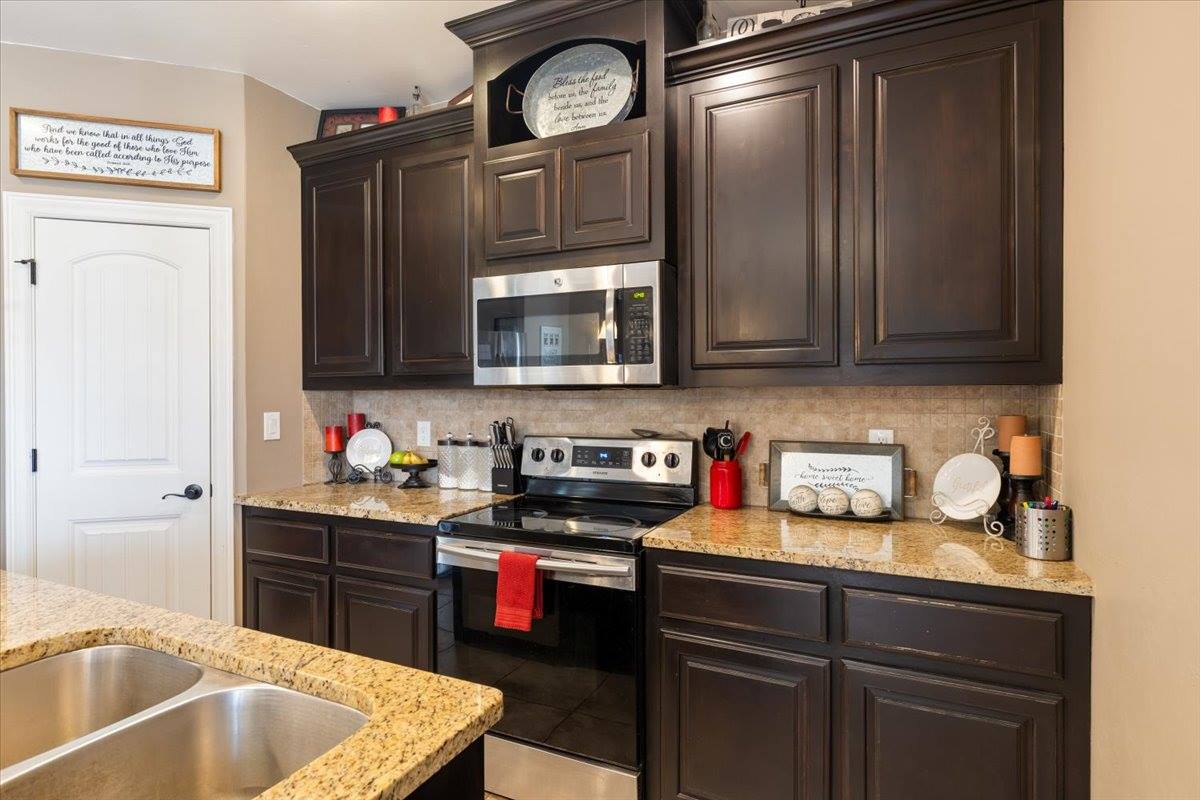 141 SW Elk Creek Loop, Cache, OK 73527