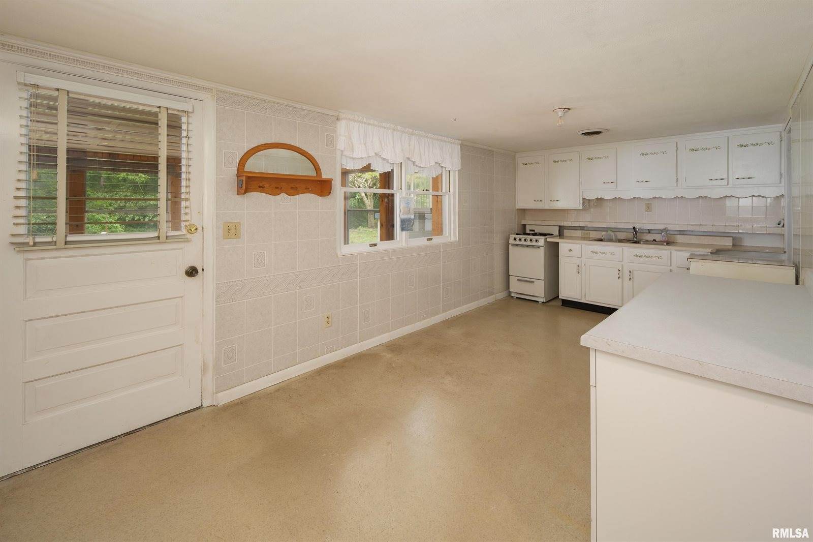 12312 Niabi Zoo Road, Coal Valley, IL 61240