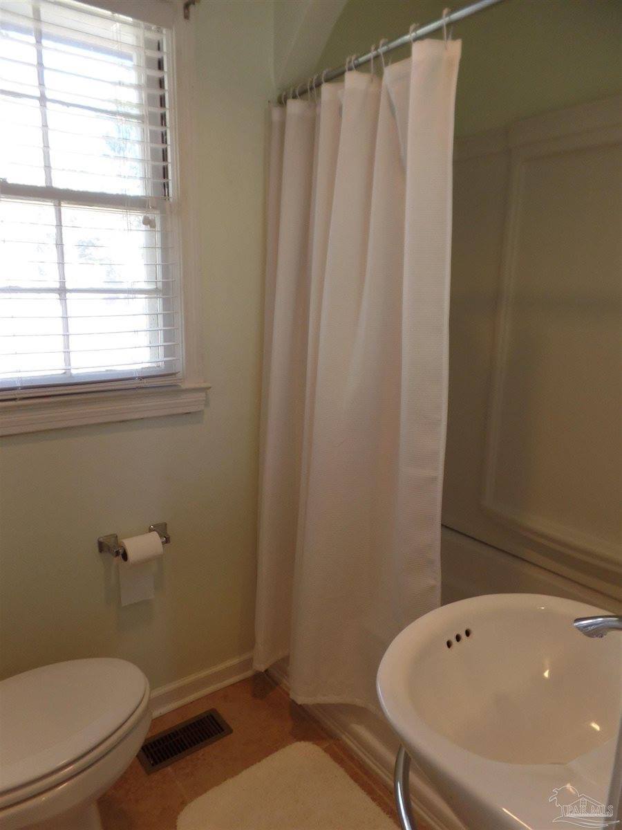 323 Chaseville St, Pensacola, FL 32507