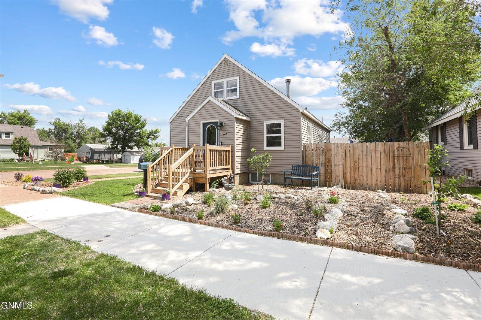 922 6th Avenue West, Williston, ND 58801