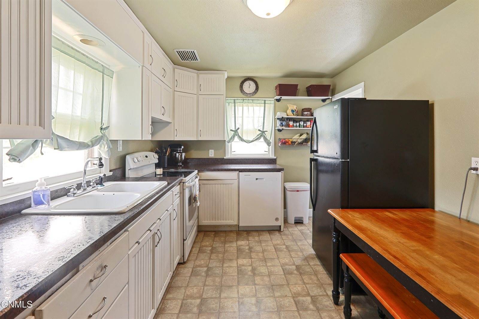 922 6th Avenue West, Williston, ND 58801