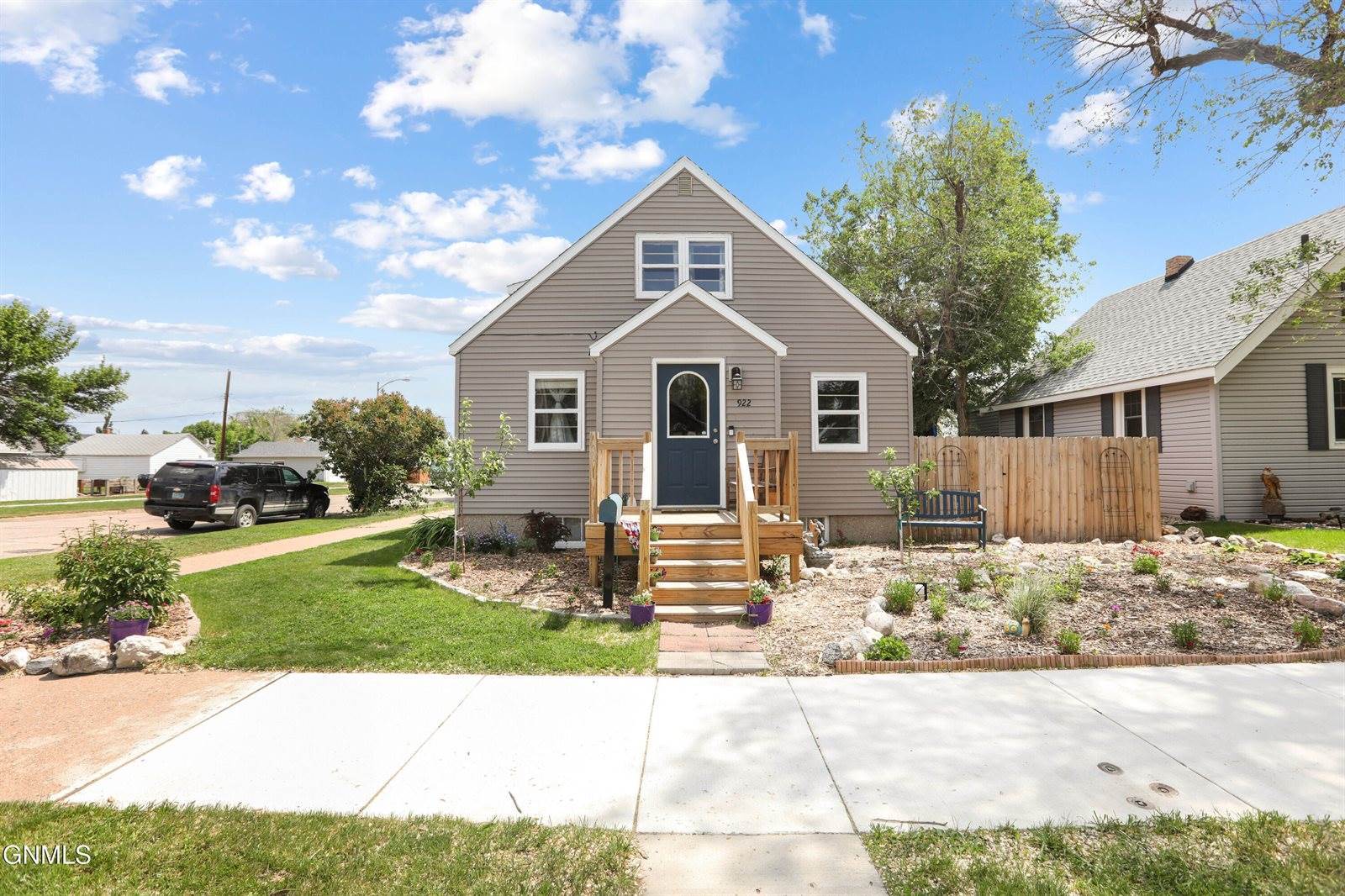 922 6th Avenue West, Williston, ND 58801