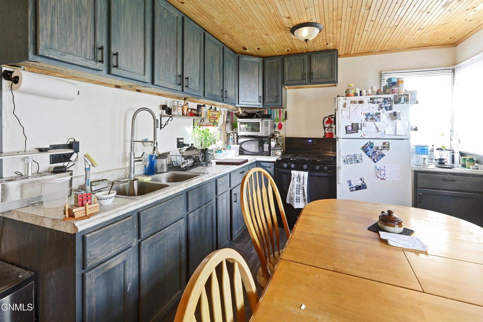 922 6th Avenue West, Williston, ND 58801