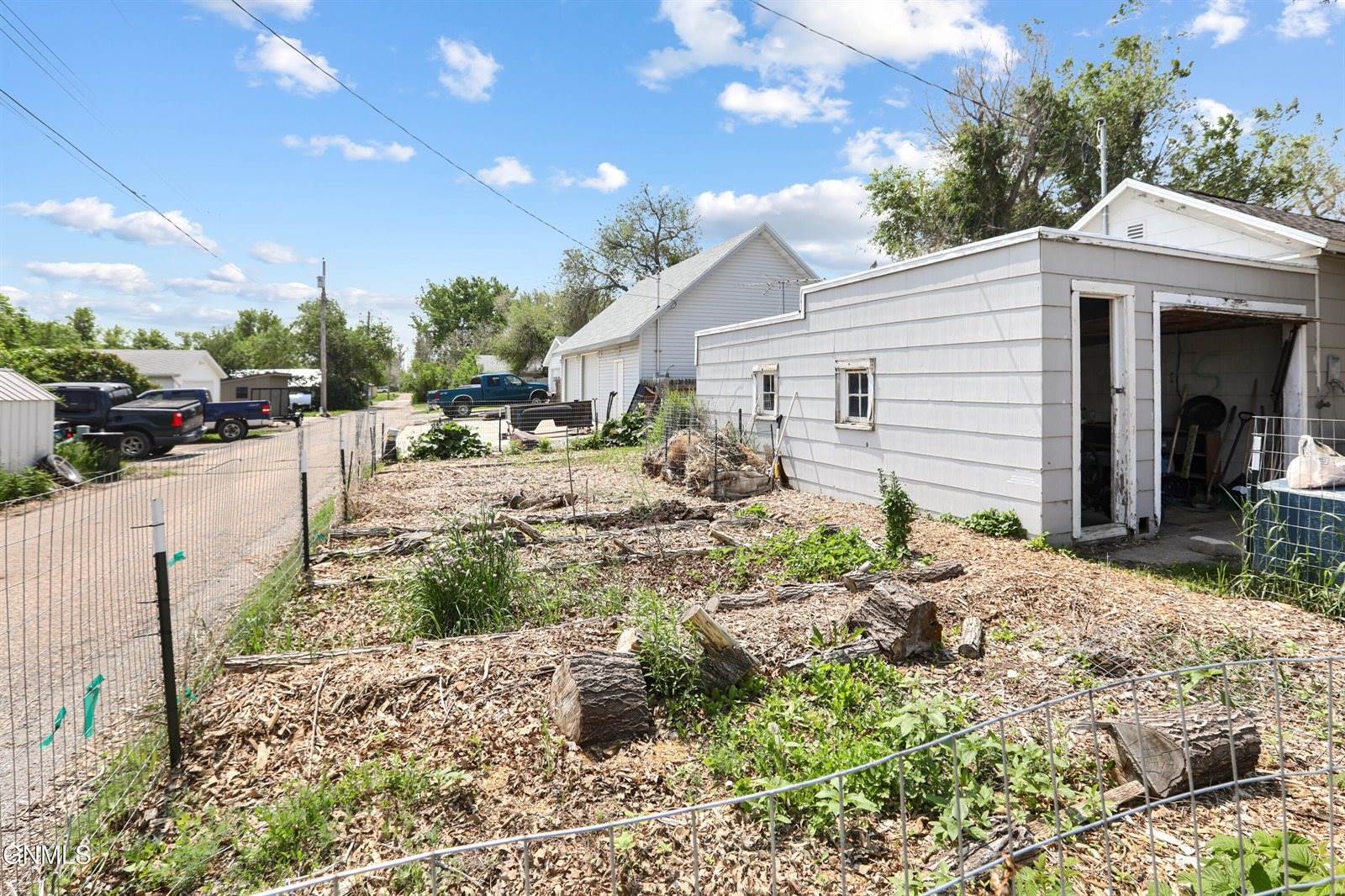 922 6th Avenue West, Williston, ND 58801