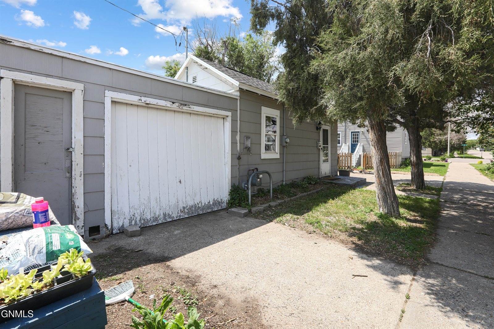 922 6th Avenue West, Williston, ND 58801