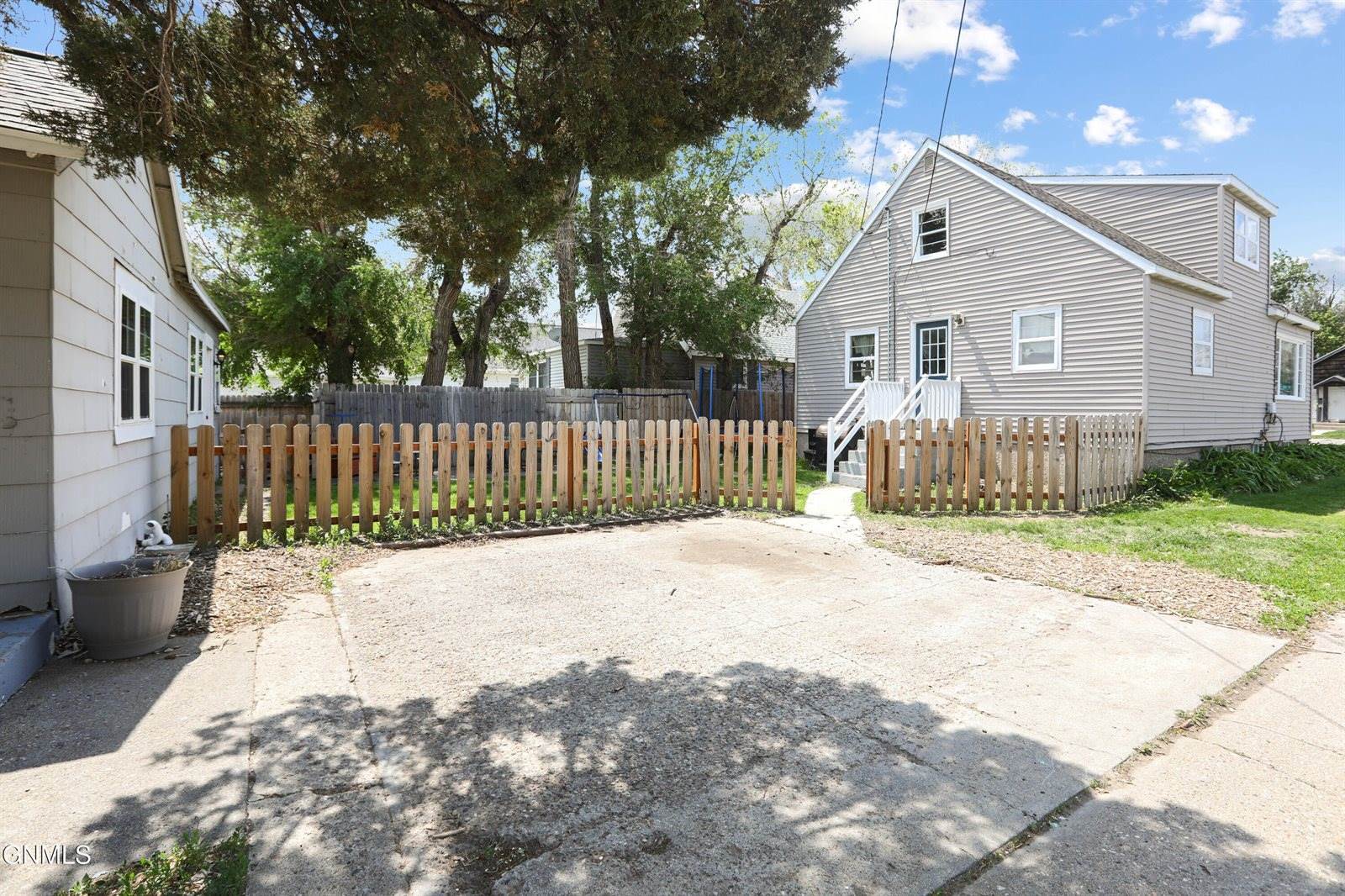 922 6th Avenue West, Williston, ND 58801