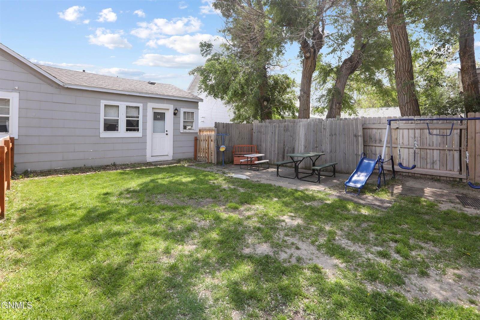 922 6th Avenue West, Williston, ND 58801