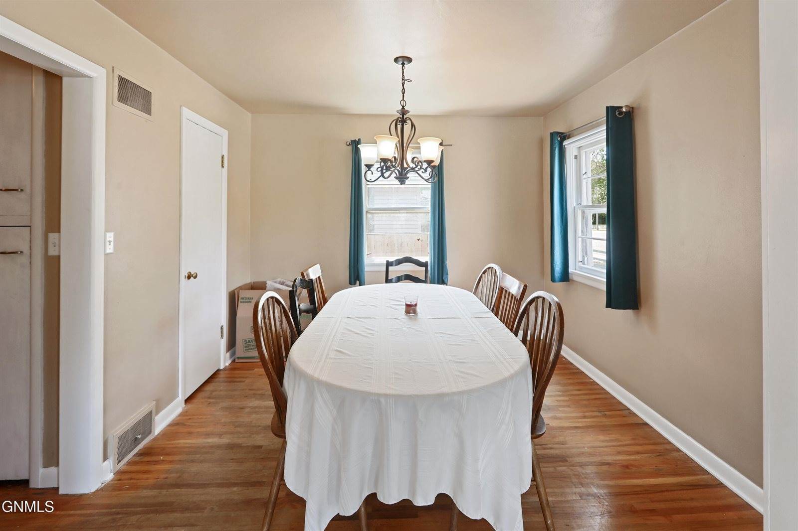 922 6th Avenue West, Williston, ND 58801