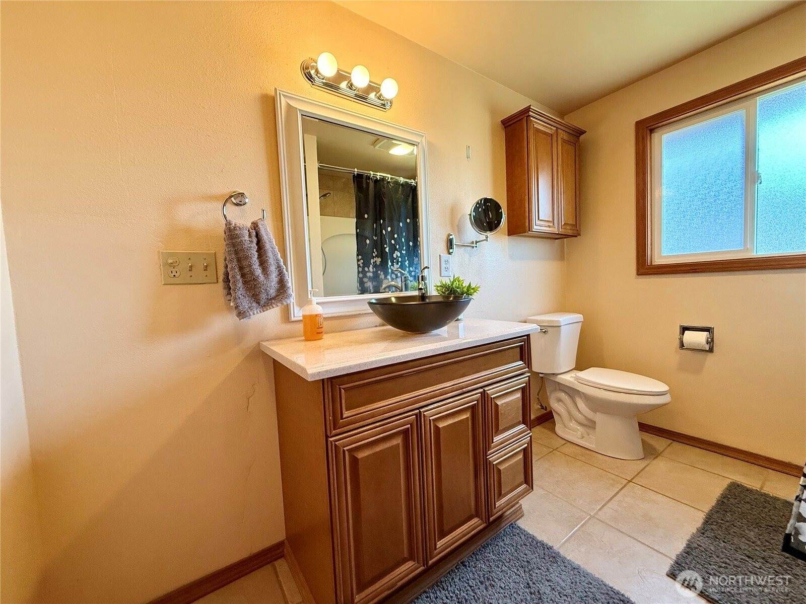 201 Montana Street South, Rainier, WA 98576