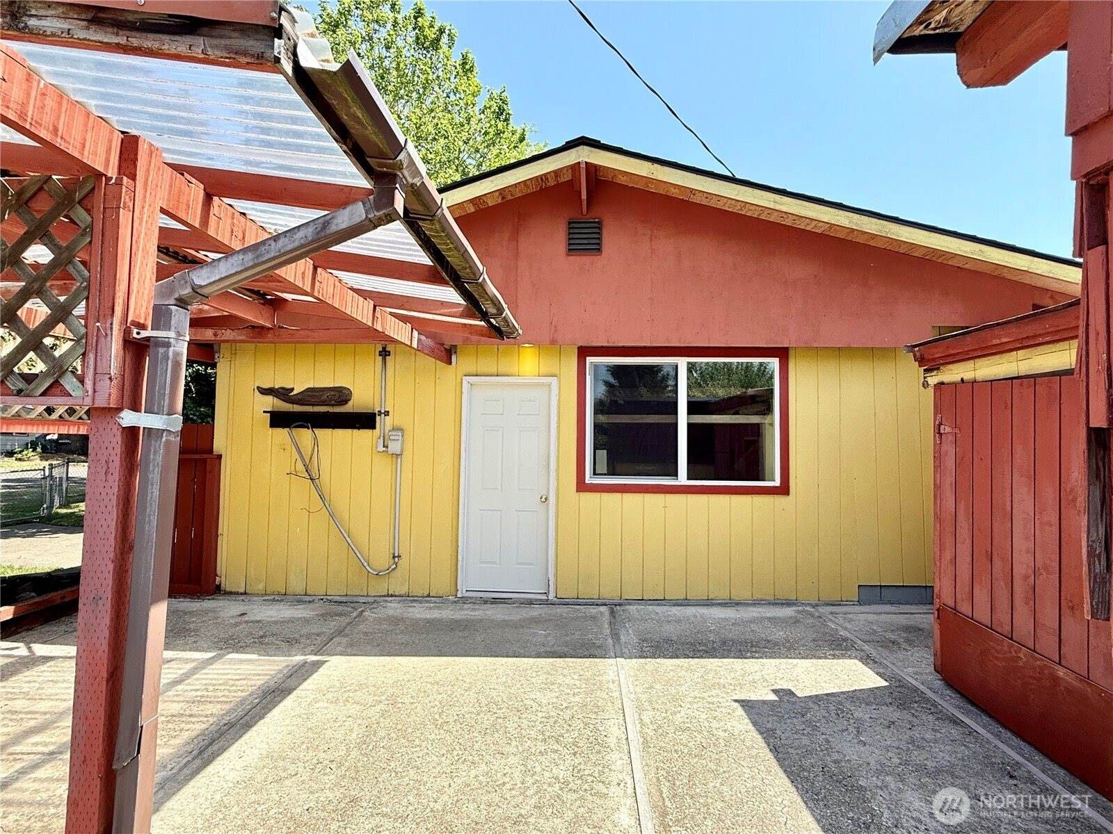 201 Montana Street South, Rainier, WA 98576