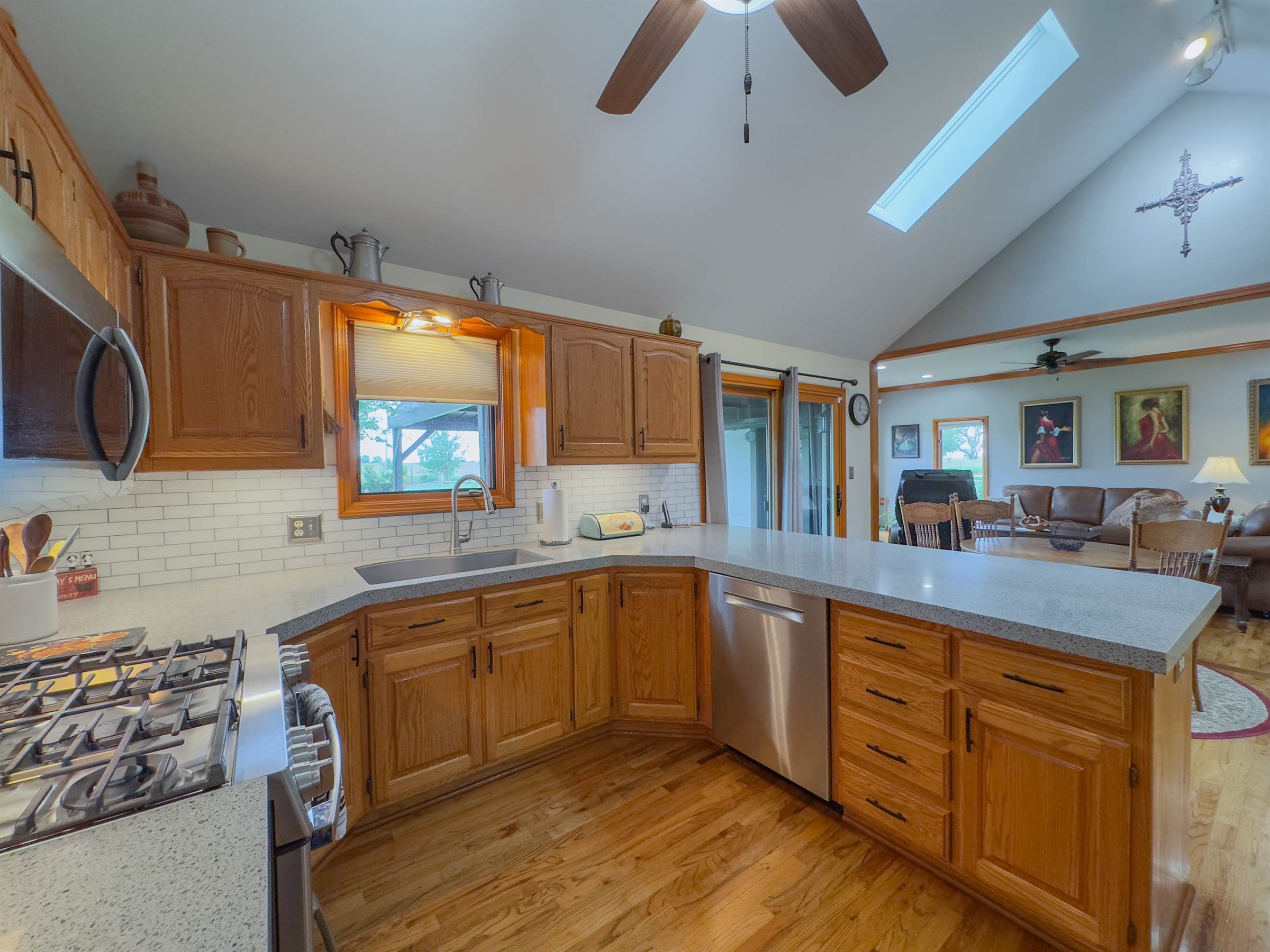 6045 SE 61st St, Tecumseh, KS 66542