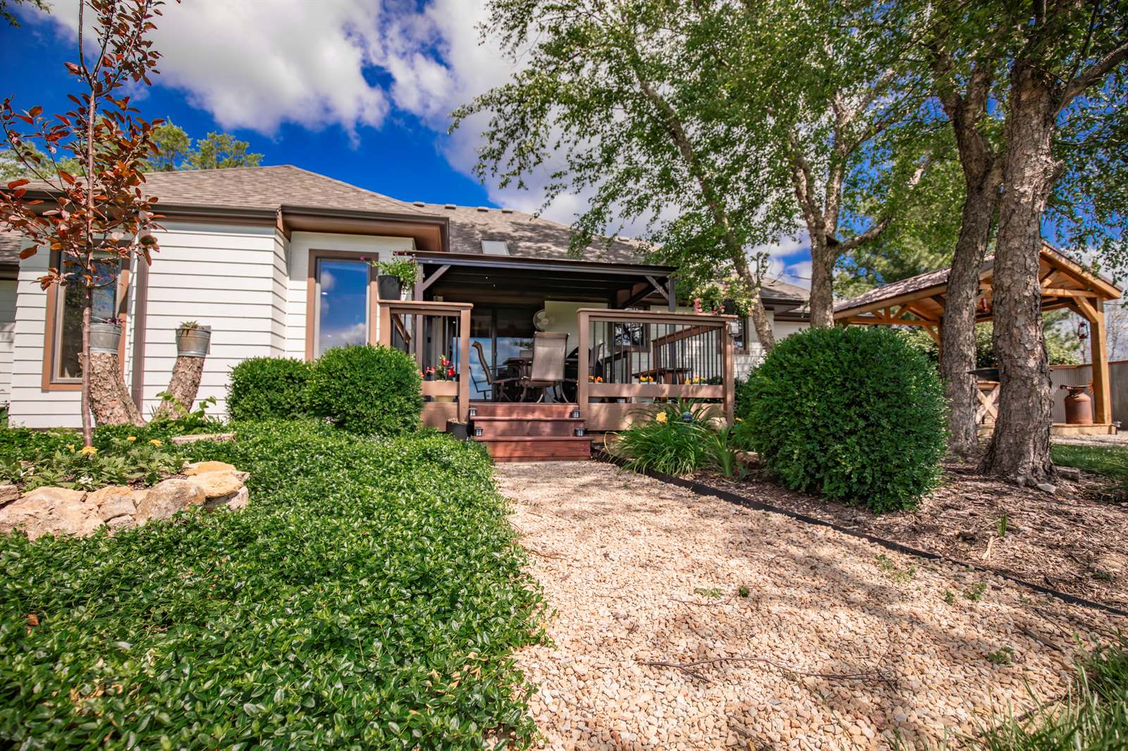 6045 SE 61st St, Tecumseh, KS 66542