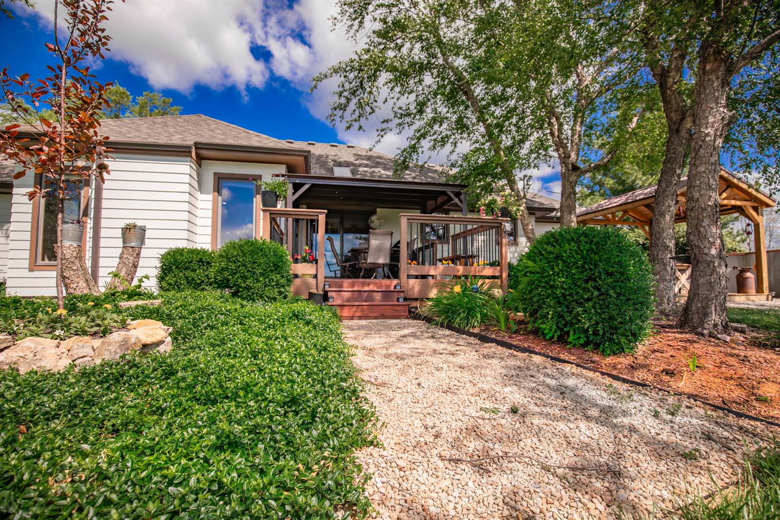 6045 SE 61st St, Tecumseh, KS 66542