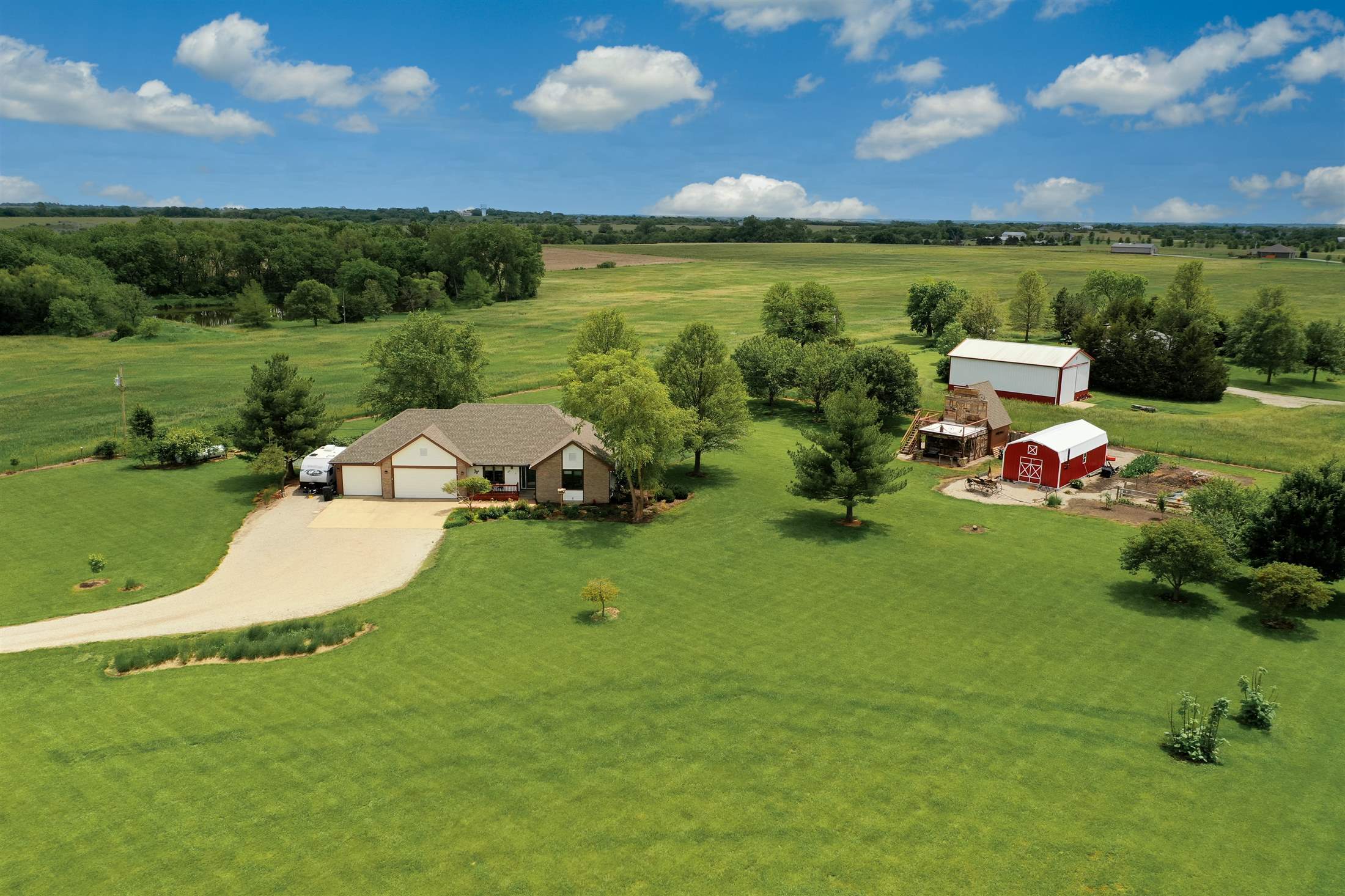 6045 SE 61st St, Tecumseh, KS 66542