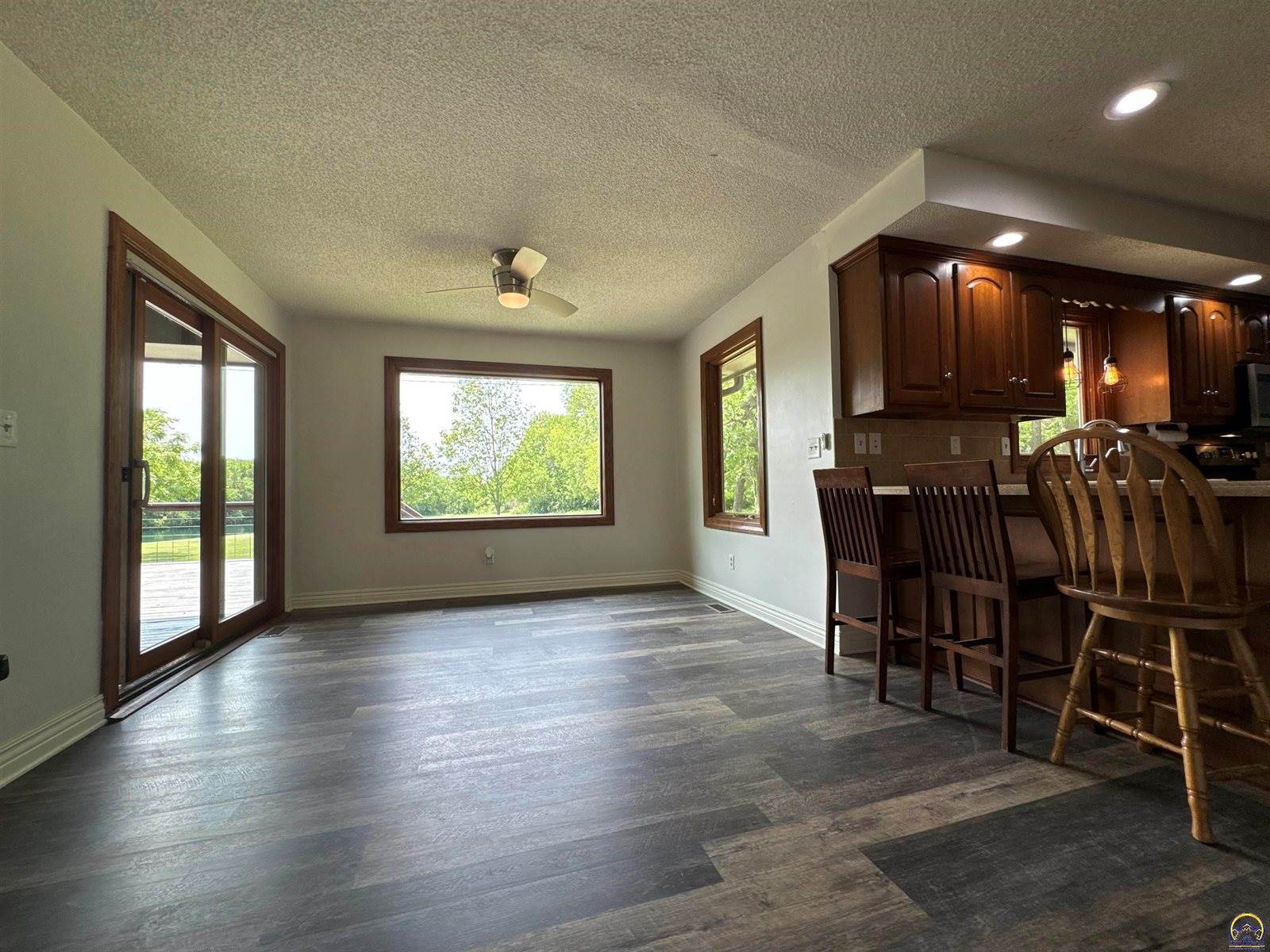 6301 SE Croco RD, Berryton, KS 66409