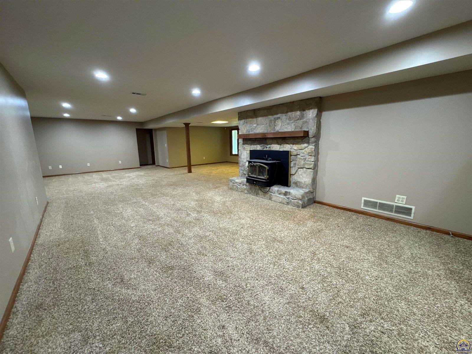 6301 SE Croco RD, Berryton, KS 66409