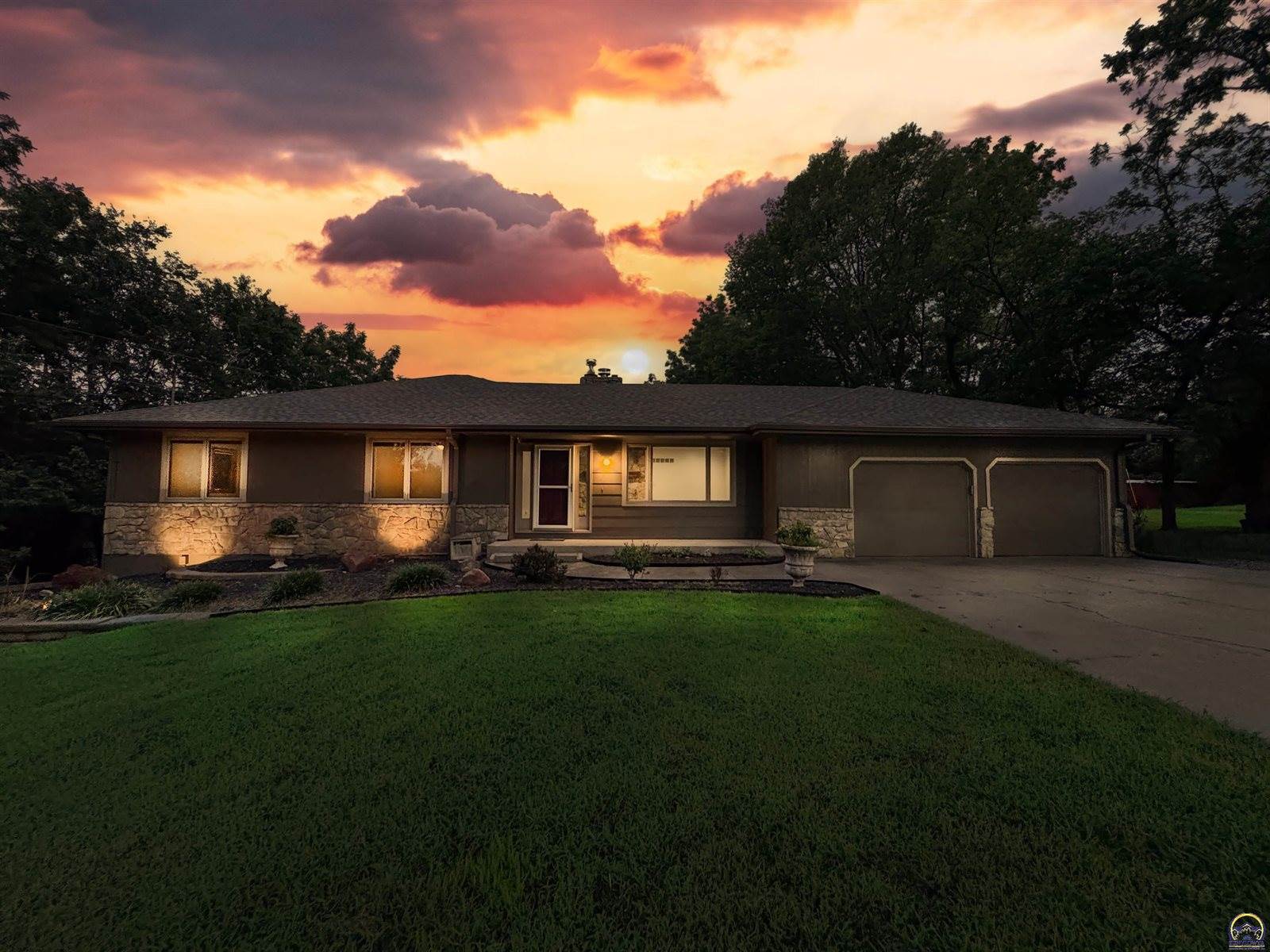 6301 SE Croco RD, Berryton, KS 66409